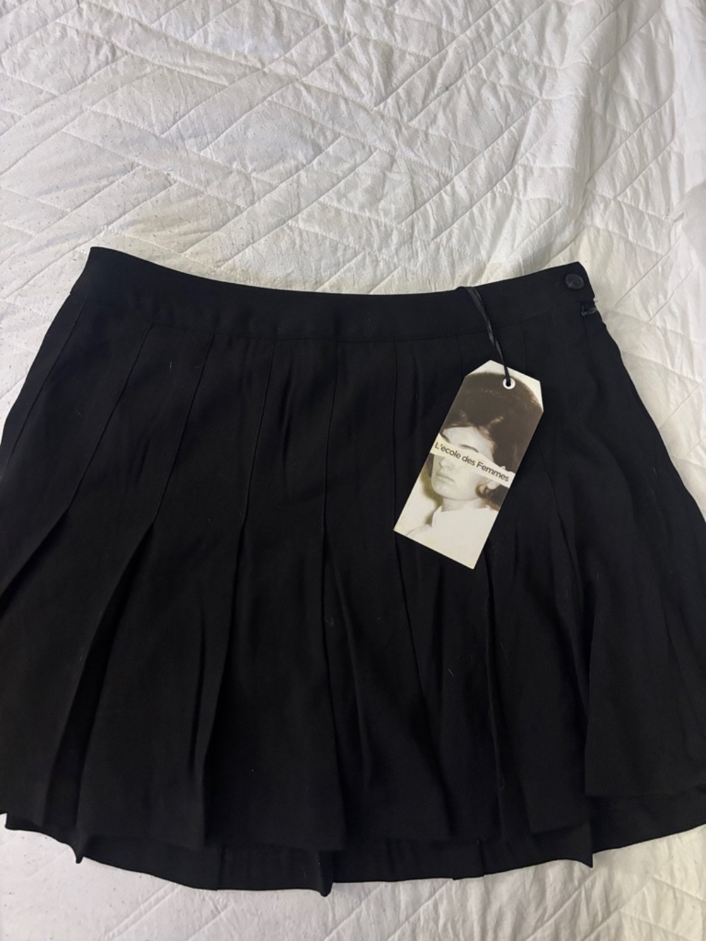 L’ecole de Femmes Pleated Black Women's Skirt -